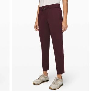 Lululemon On The Fly 7/8 Pant, Luxtreme in Cassis, size 10